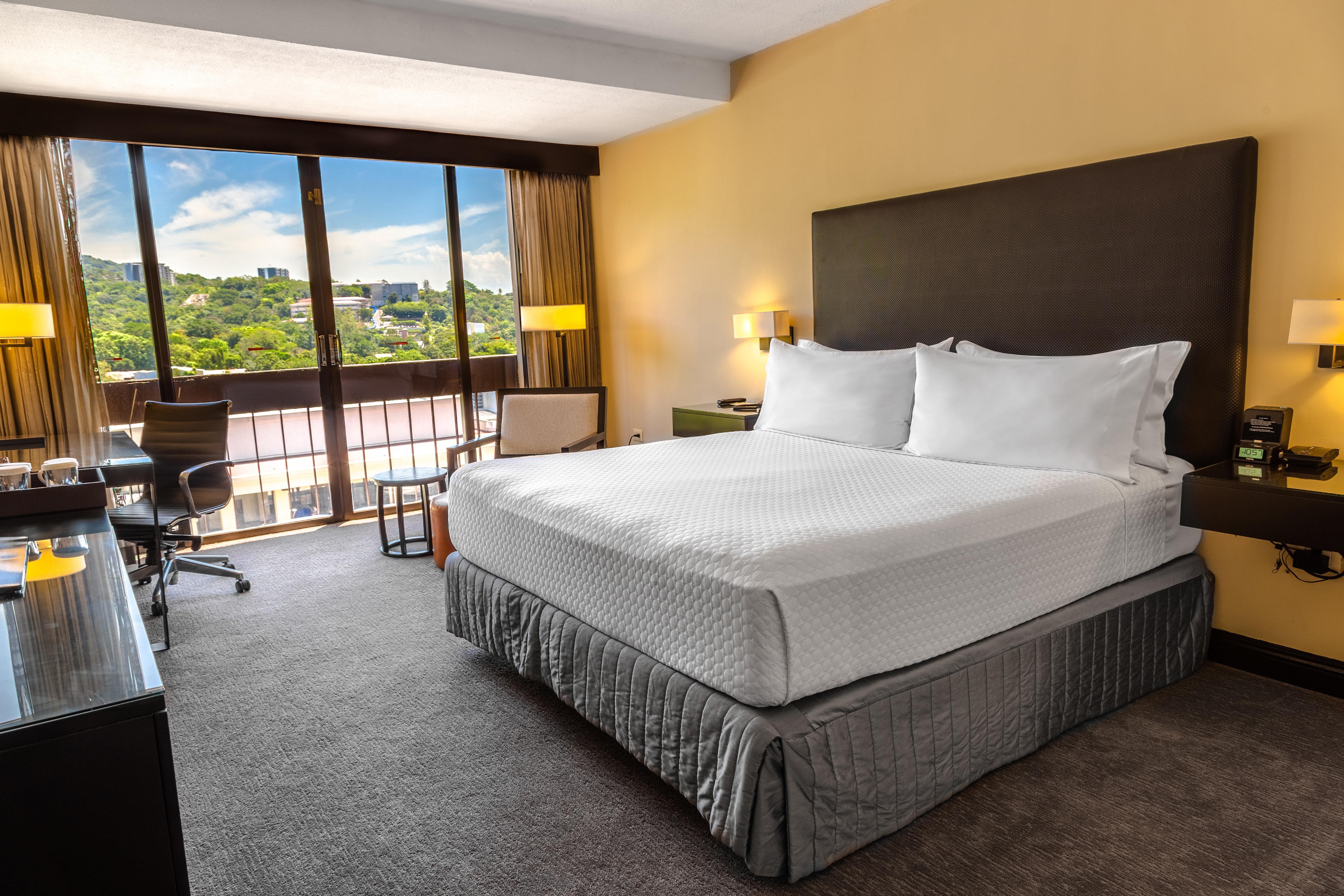 Hilton San Salvador Hotel Bagian luar foto