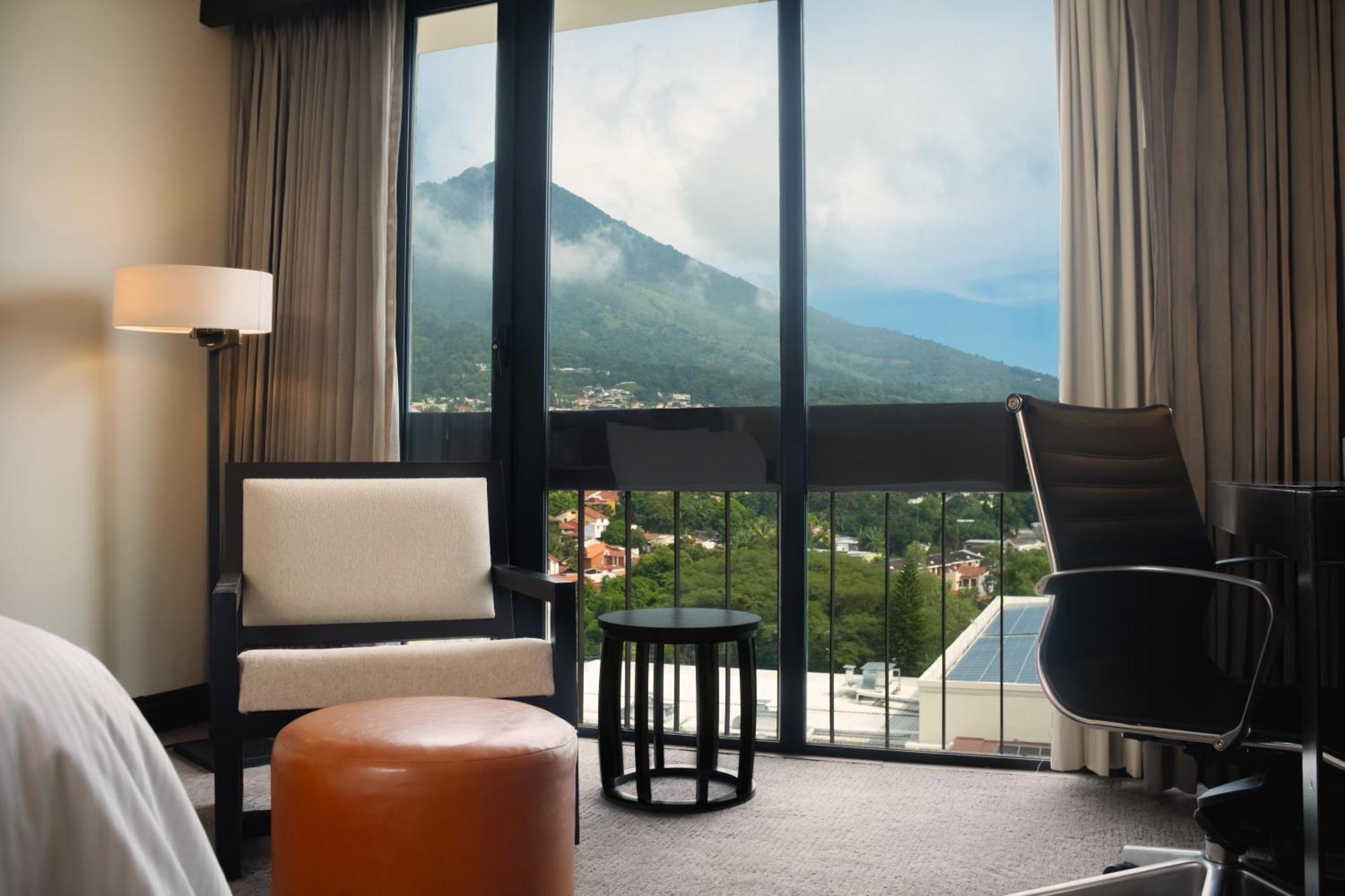 Hilton San Salvador Hotel Bagian luar foto