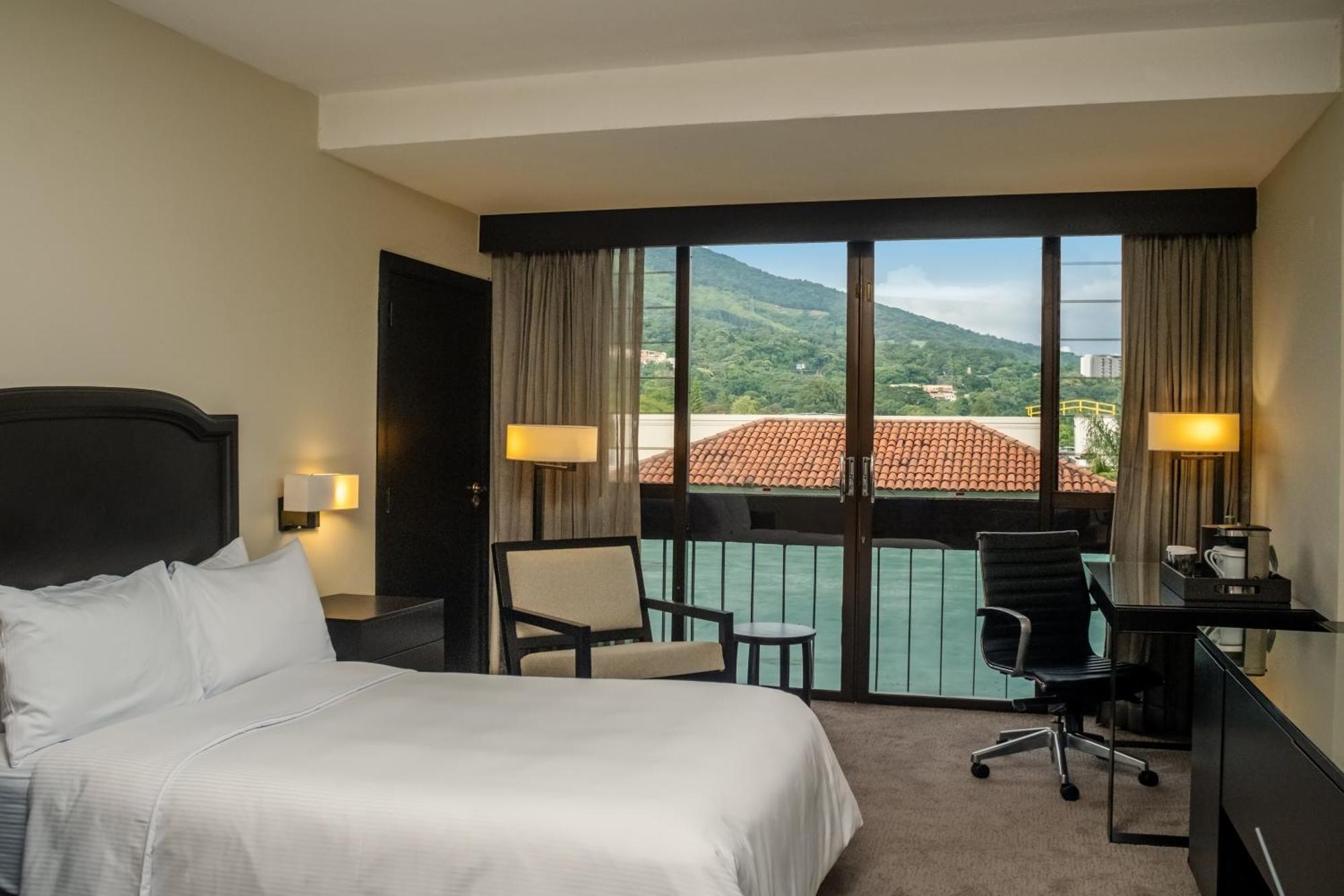 Hilton San Salvador Hotel Bagian luar foto