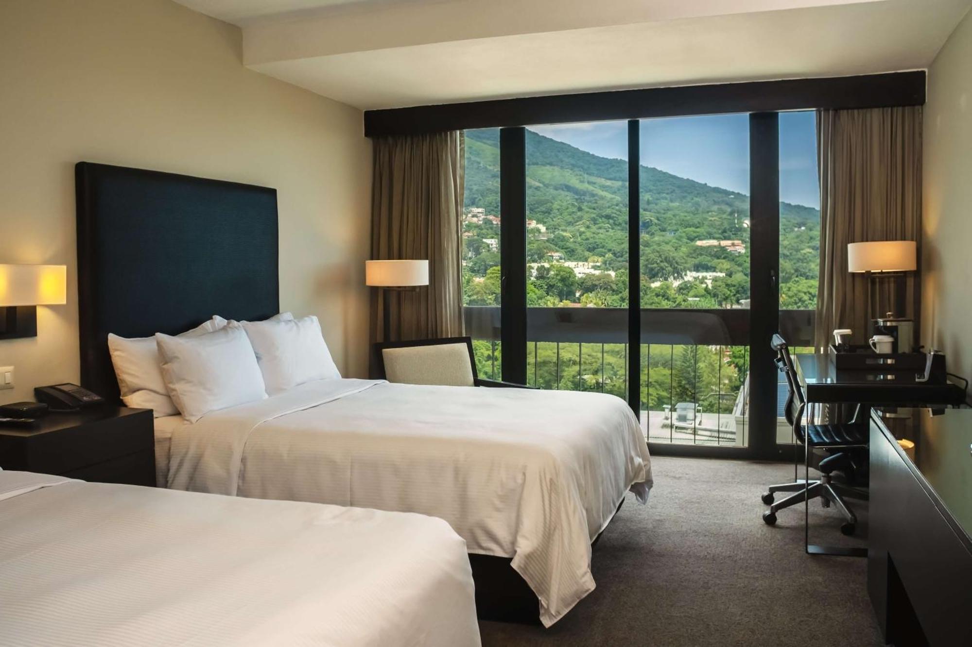 Hilton San Salvador Hotel Bagian luar foto