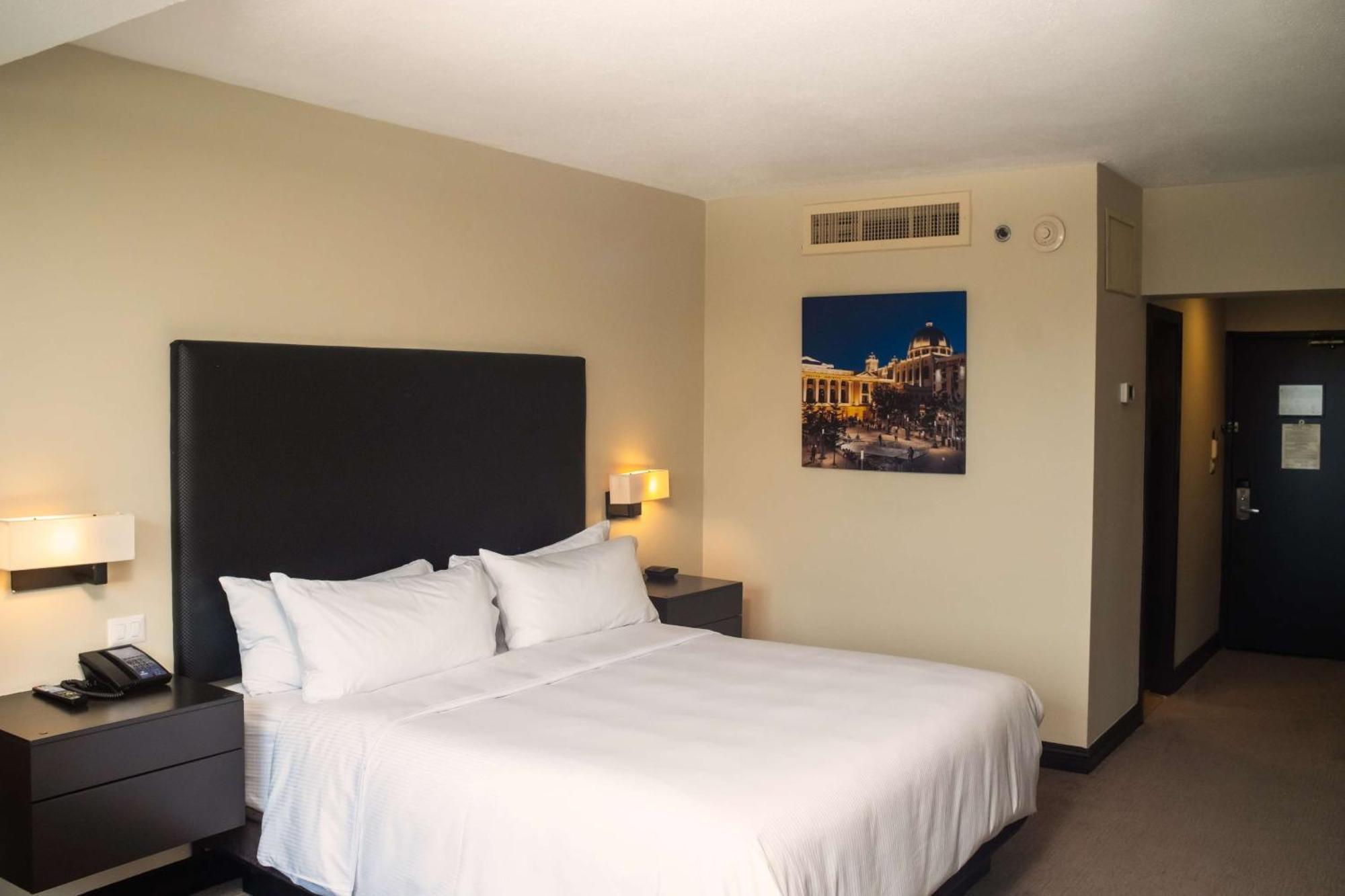 Hilton San Salvador Hotel Bagian luar foto