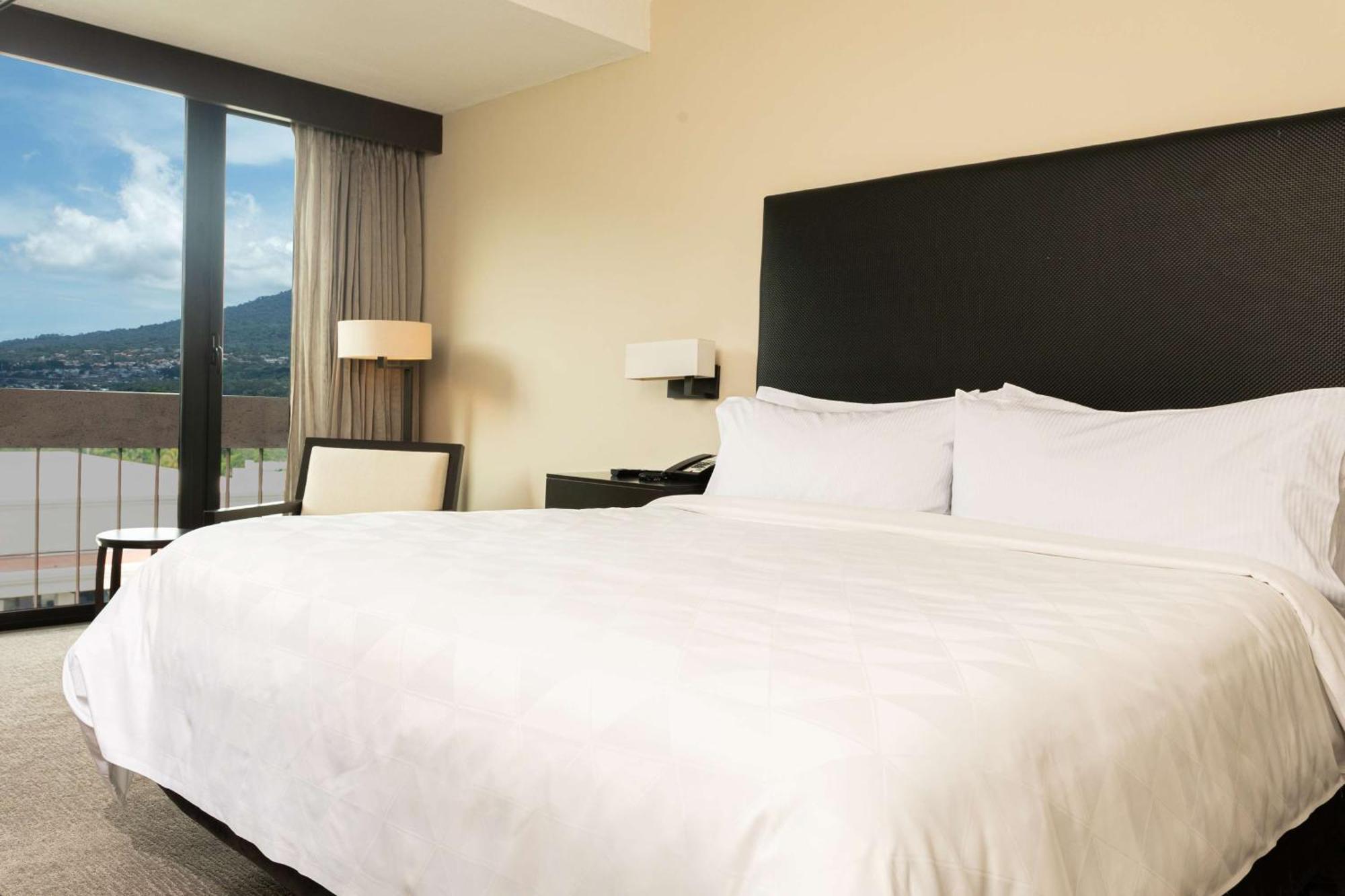 Hilton San Salvador Hotel Bagian luar foto