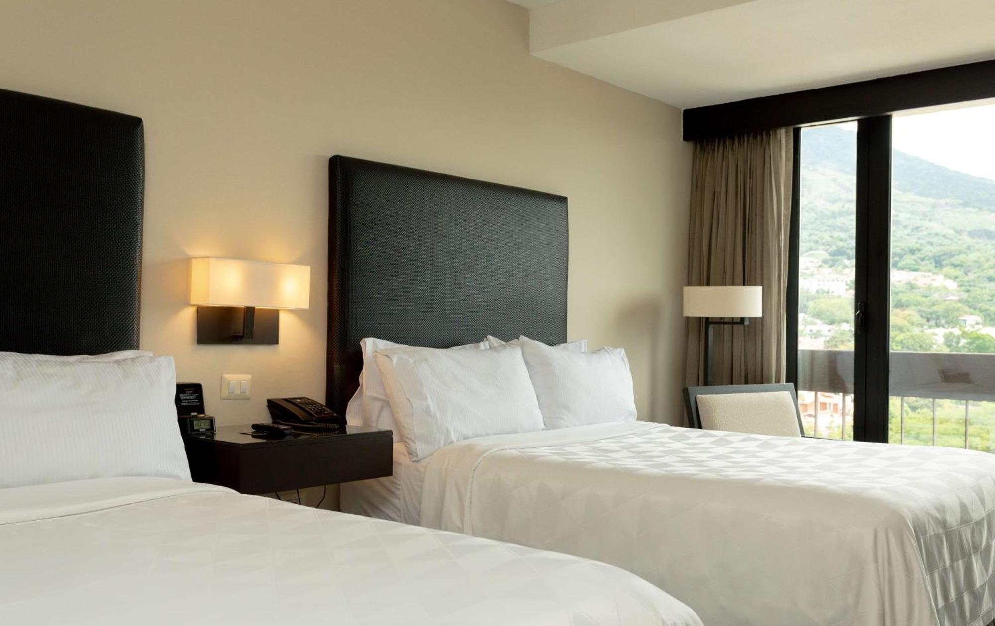 Hilton San Salvador Hotel Bagian luar foto