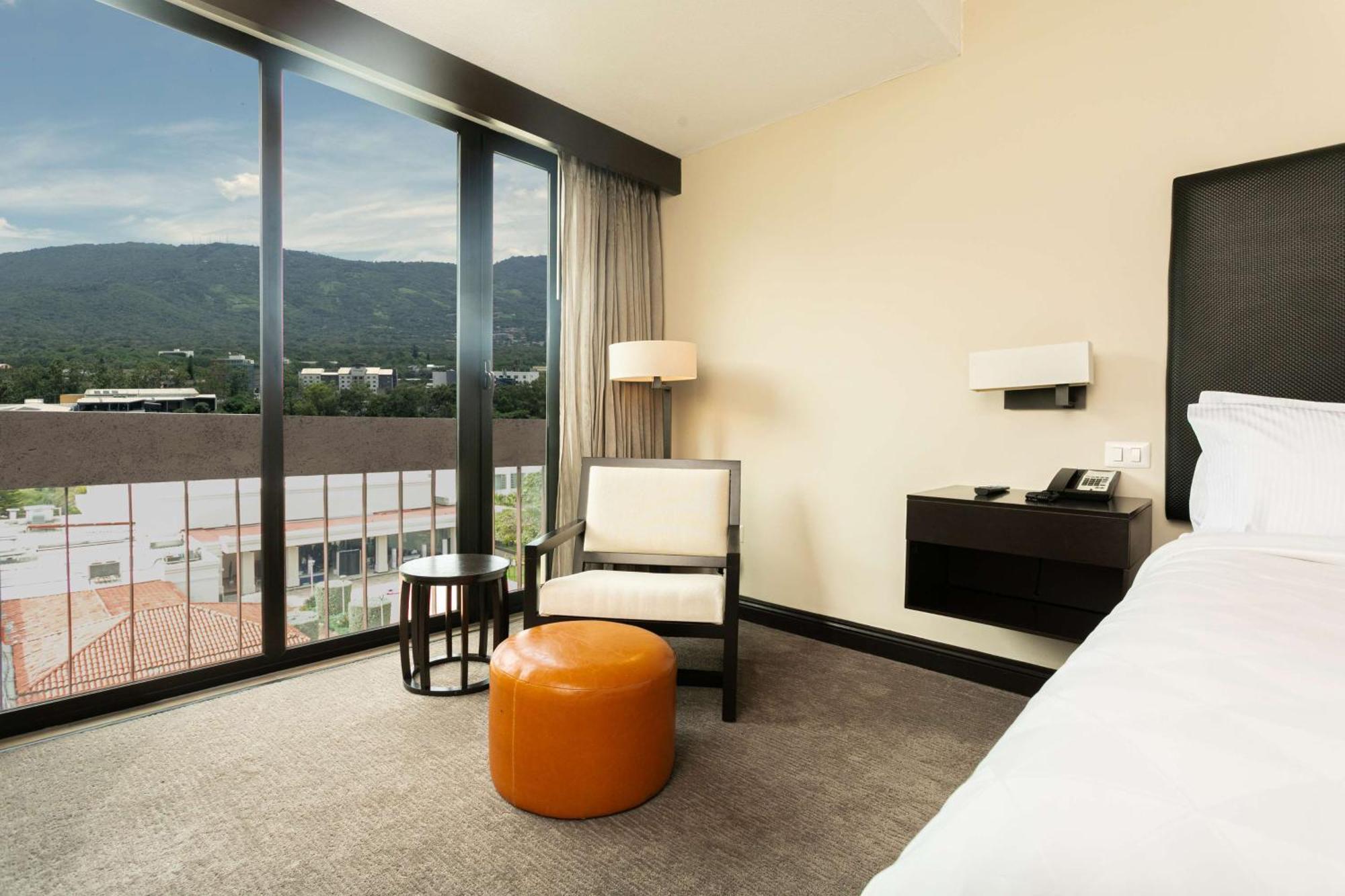 Hilton San Salvador Hotel Bagian luar foto