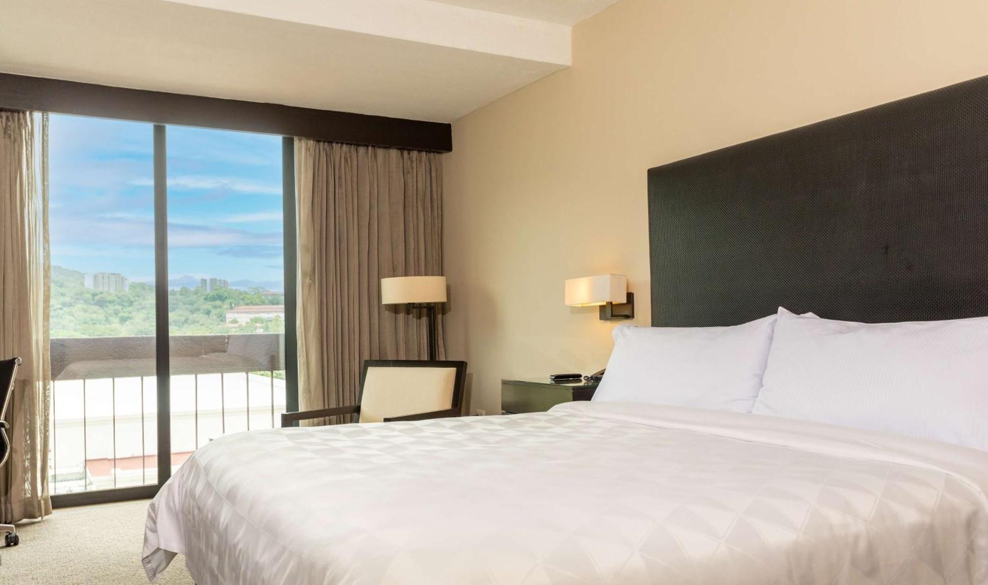 Hilton San Salvador Hotel Bagian luar foto