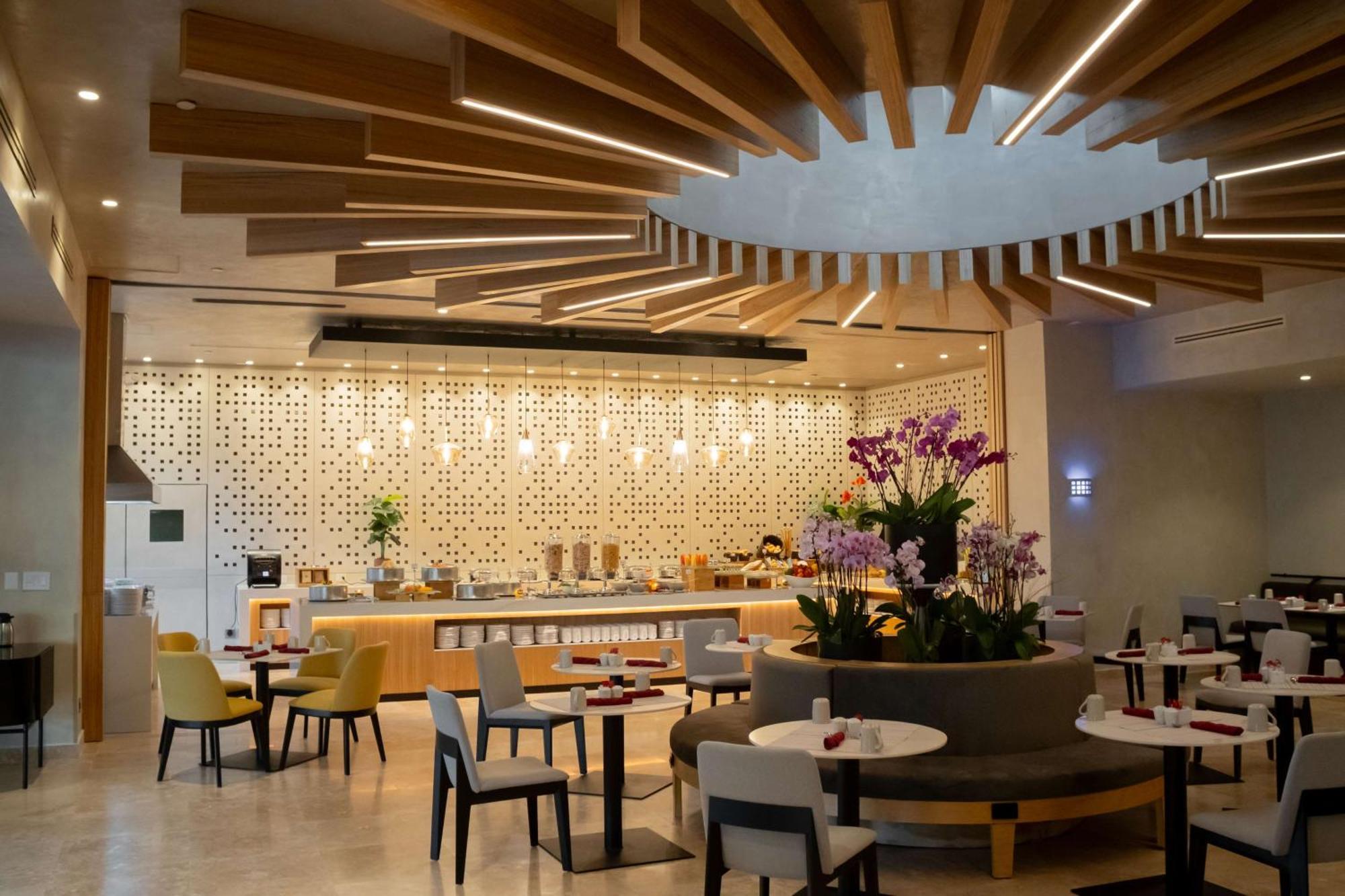 Hilton San Salvador Hotel Bagian luar foto