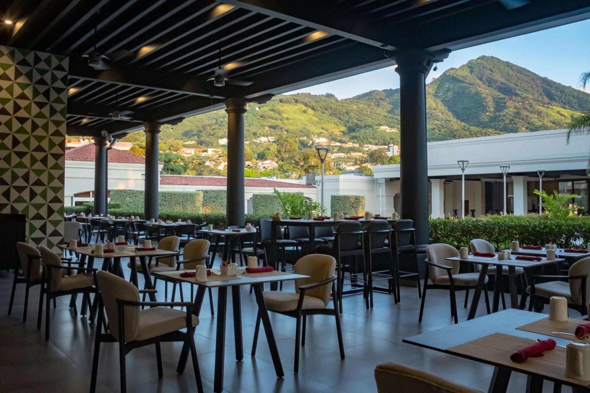 Hilton San Salvador Hotel Bagian luar foto