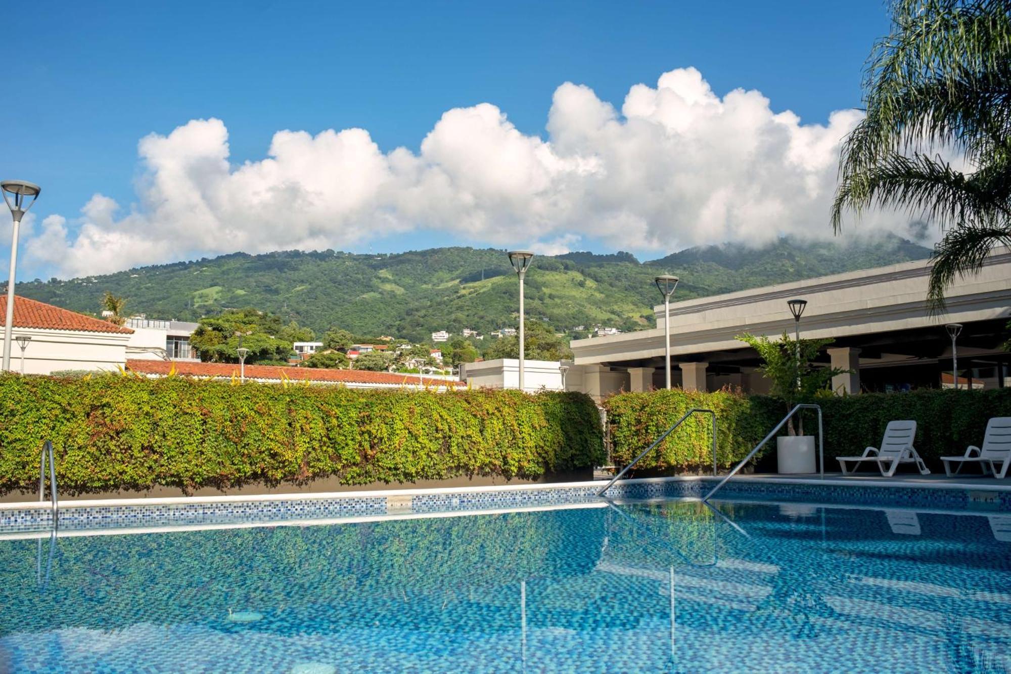 Hilton San Salvador Hotel Bagian luar foto