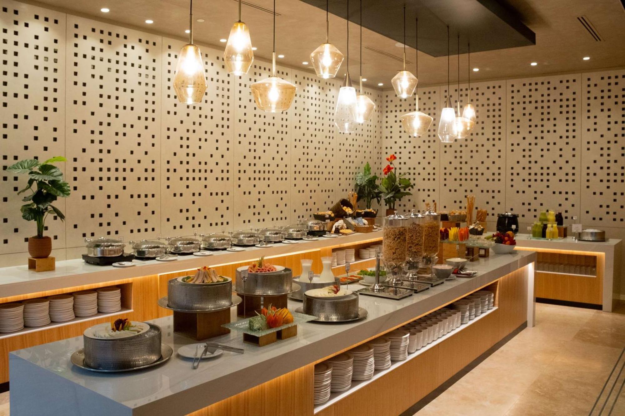 Hilton San Salvador Hotel Bagian luar foto