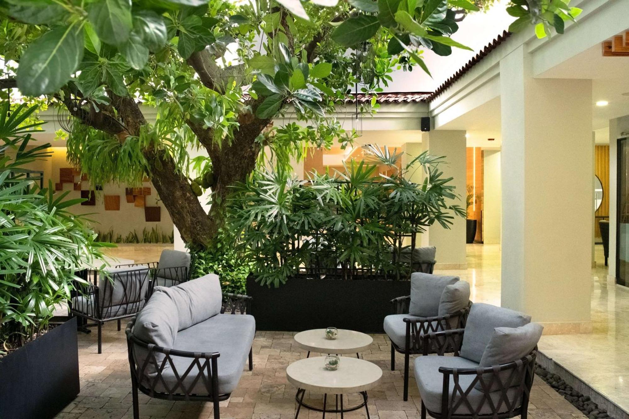 Hilton San Salvador Hotel Bagian luar foto