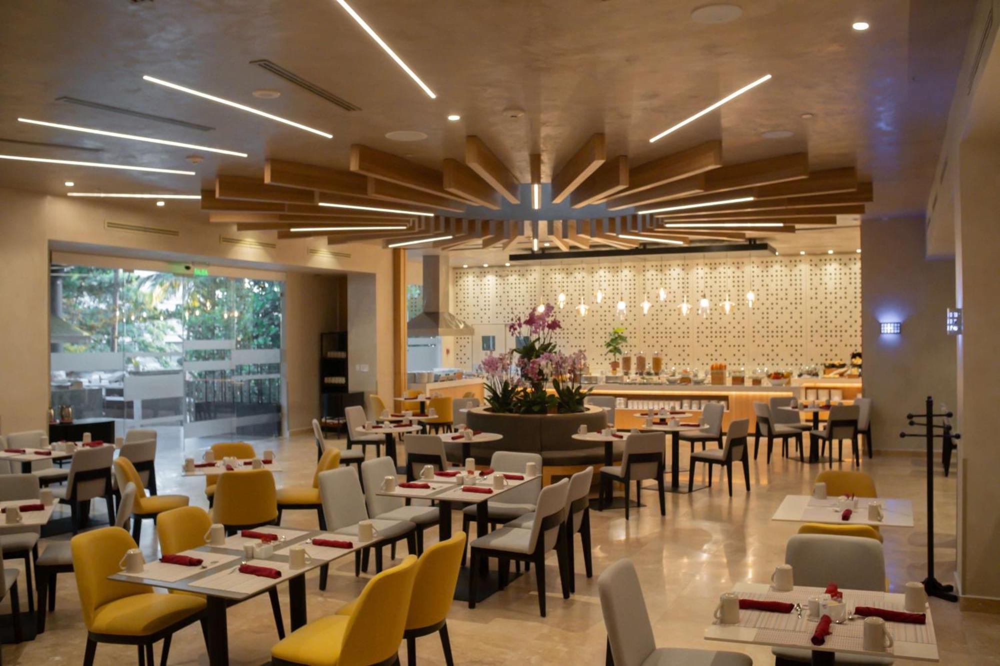 Hilton San Salvador Hotel Bagian luar foto